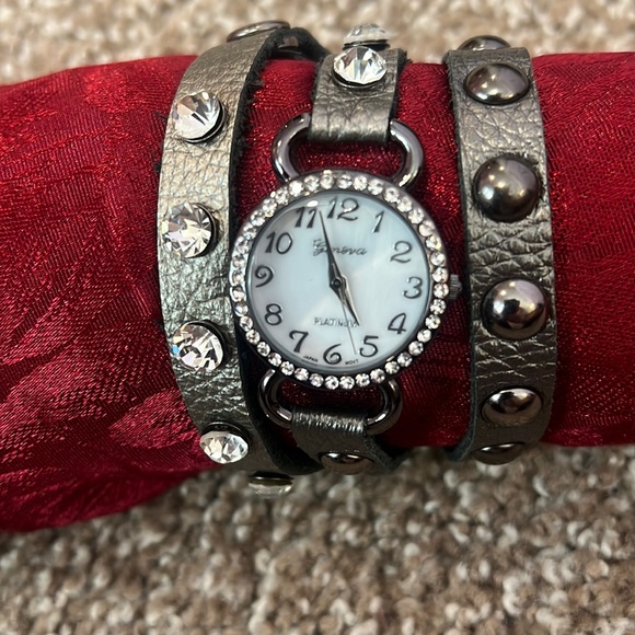 Geneva Platinum wrap around leather & rhinestone watch Japan movement - Picture 1 of 9